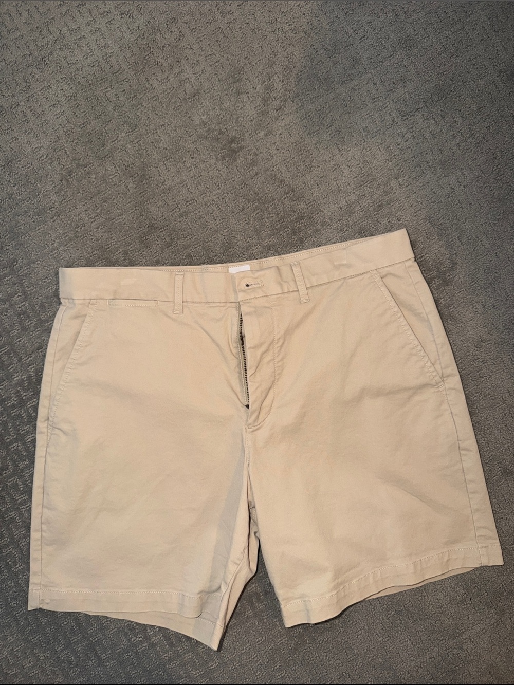 GAP Men's Light Tan Flat-Front 7”Chino Shorts